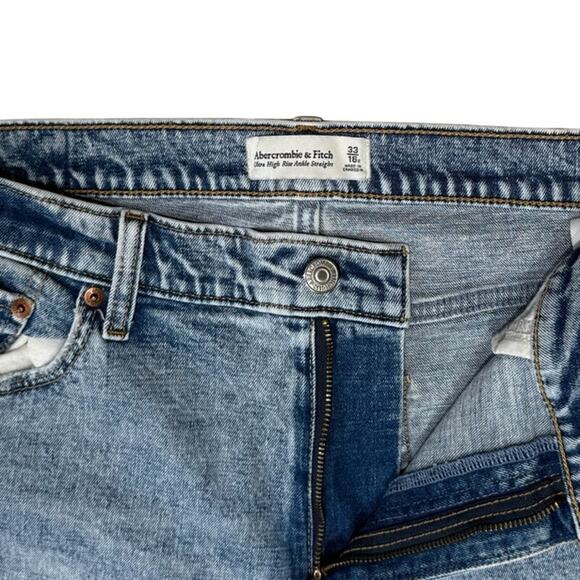 Abercrombie & Fitch Ultra High Rise Light Wash Distressed Cropped Jeans - Picture 4 of 9
